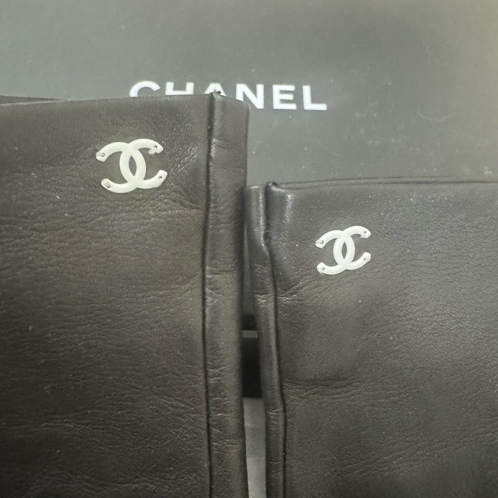 CHANEL Fingerless Leather Gloves - Picture 3 of 5